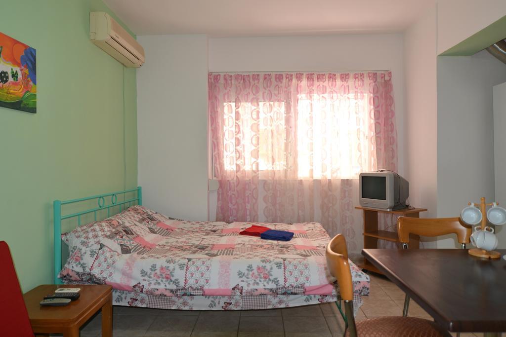 Economy Studio Apartments Hriszí Aktí Haniá Kültér fotó